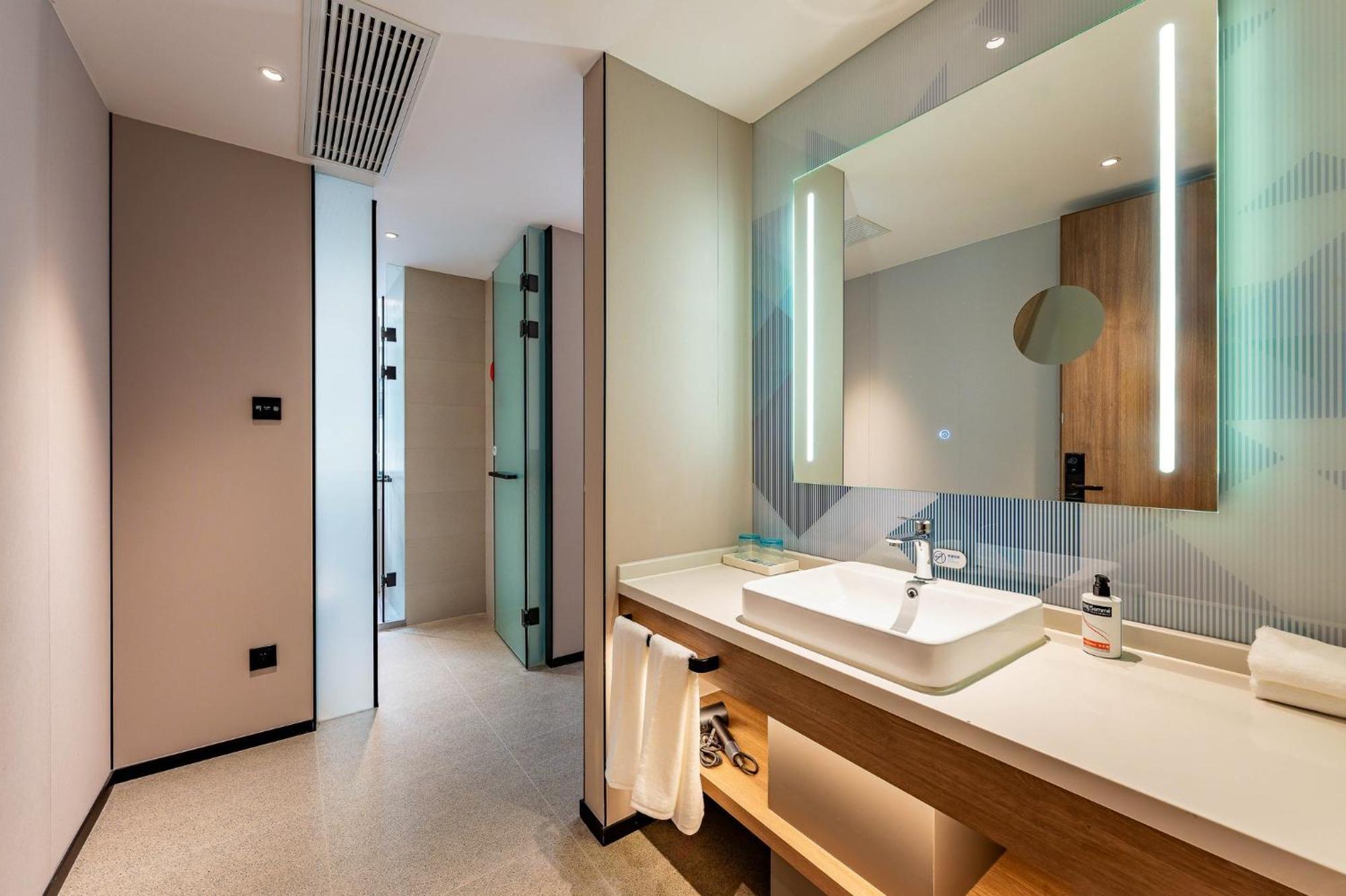 Holiday Inn Express Shanghai Jing'An Temple By Ihg Exterior foto